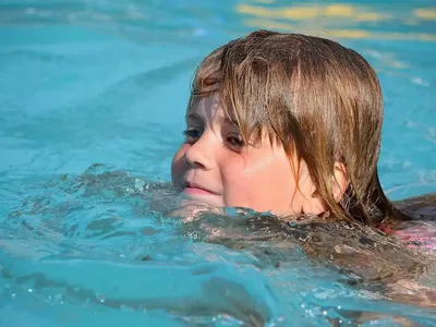 Gaya Renang Dasar yang Perlu Anak Kenali